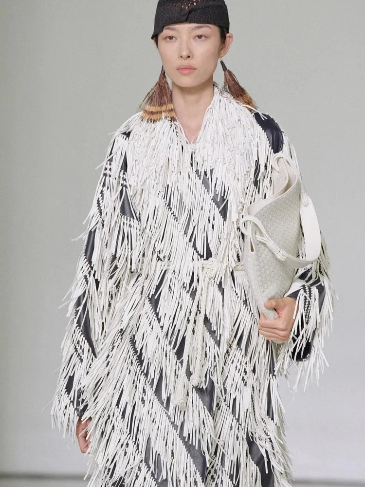 Bottega Veneta SS27: Louise Trotter Needs to Exhale