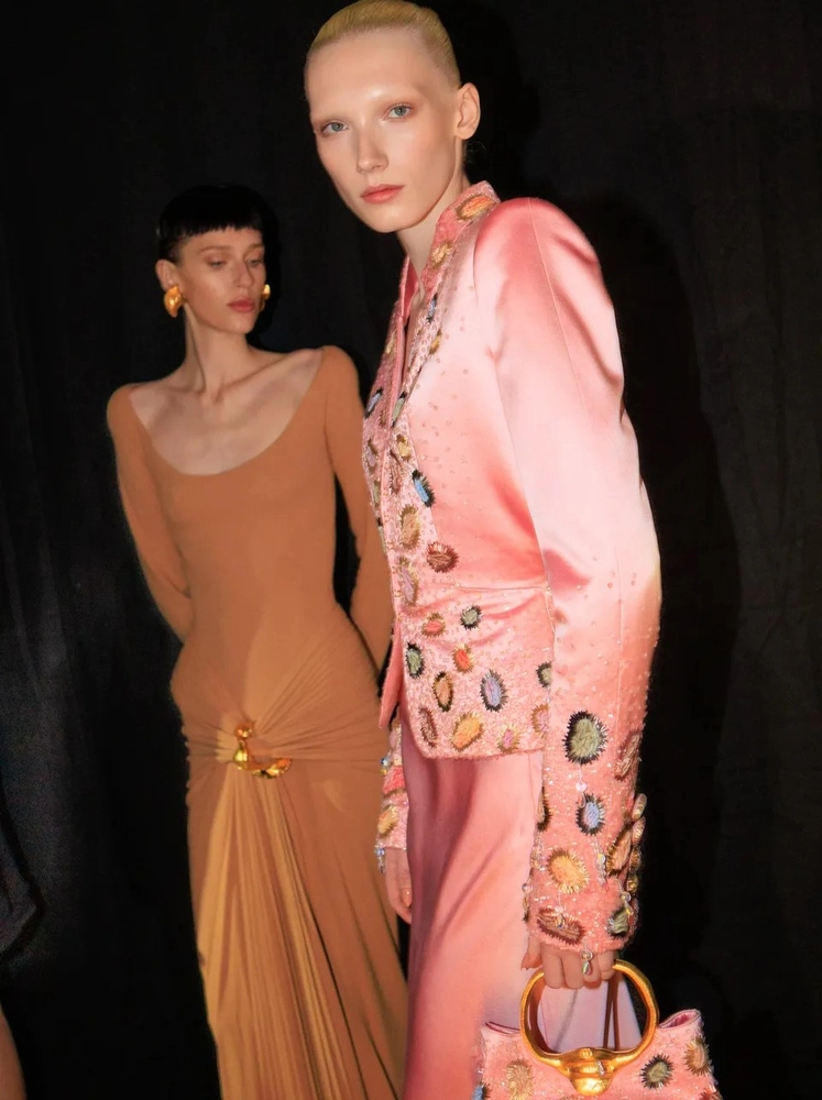 Schiaparelli SS27: Going Clear After Winning the Attention