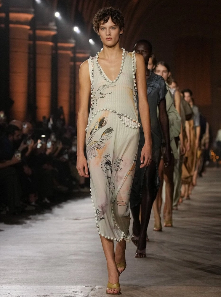 Victoria Beckham SS27: Going Loose, Long and Swayzy