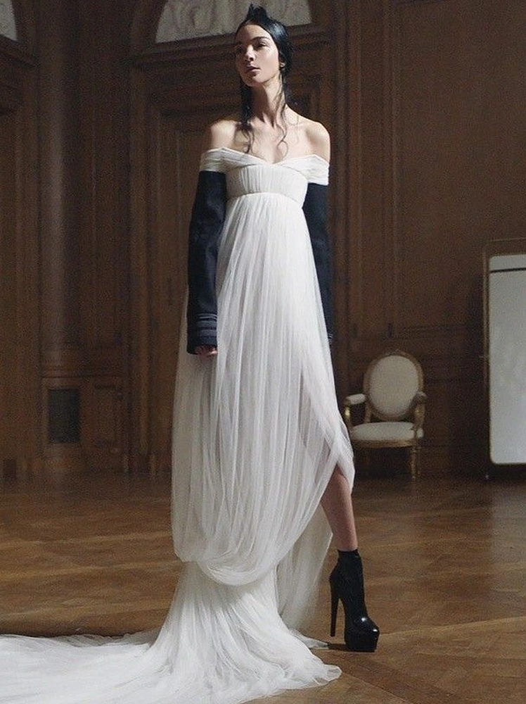 Silk Mesh Fabric: A Delicate Illusion of Sheer
