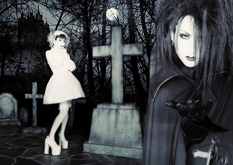 Moi-même-Moitié, 2001 Y2K Goth Makeup 11