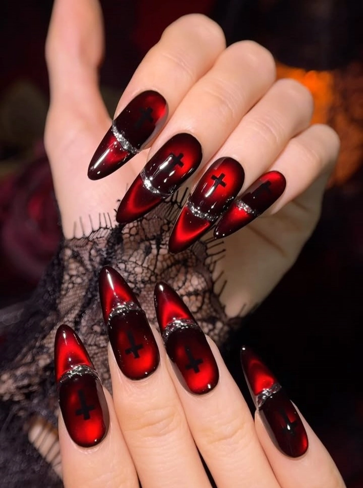 Gothic Nails Are Casting a Spell This Halloween