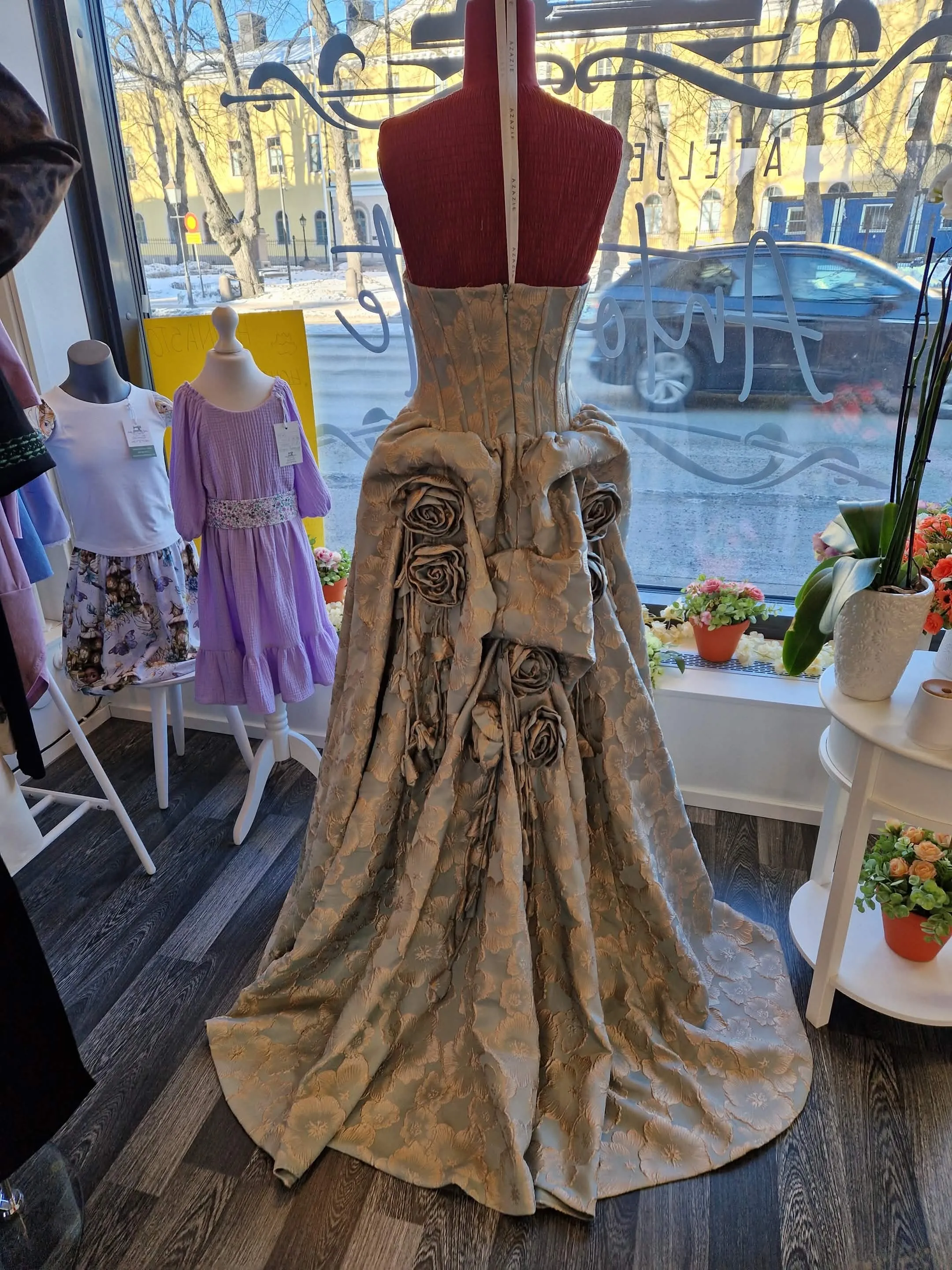 image of past sales events (for a department store)