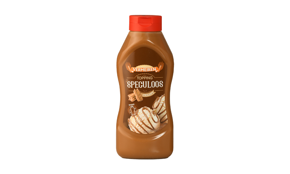 Tube gevuld met Vermeiren Speculoos Topping, speculoossaus op een ijsbol.