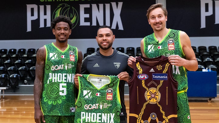 Hawthorn FC Swaps Indigenous Jerseys With Phoenix