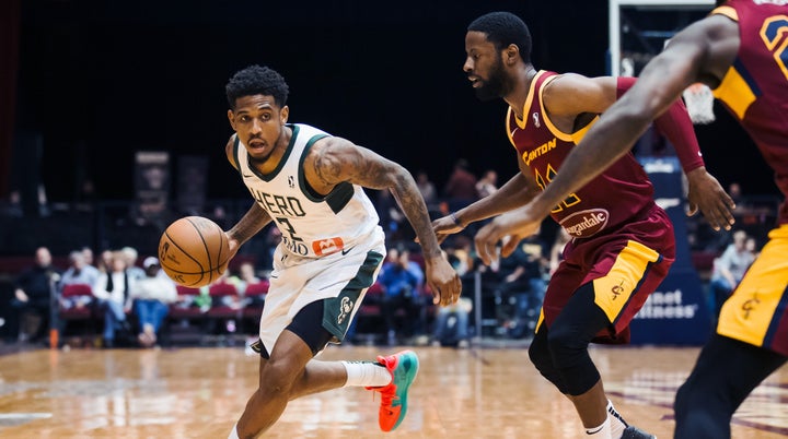 Ex-Bucks Teammates to Square Off in Melbourne Throwdowns