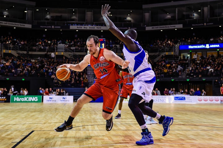 Phoenix Sign Kiwi Big as Pineau Replacement