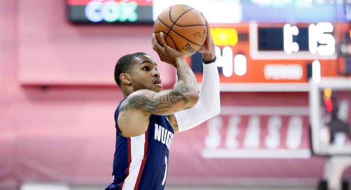 Phoenix Land High-Flying Chicago Guard