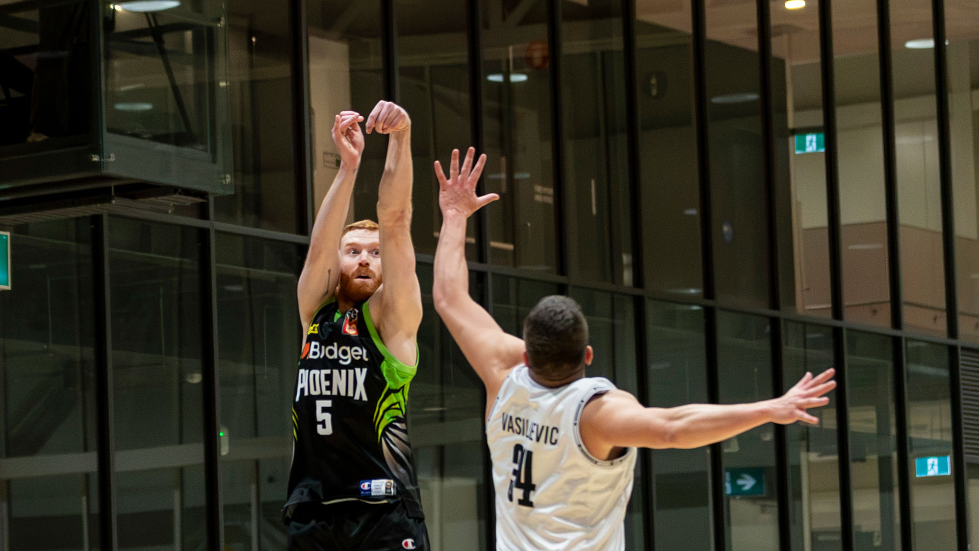 Breakers overrun Phoenix in final quarter