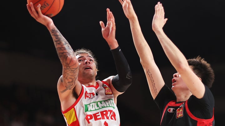 Wildcats' winning streak ends against Hawks