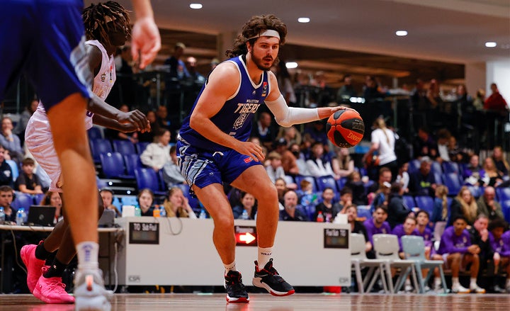 Hayes-Brown dominant in NBL1 West win