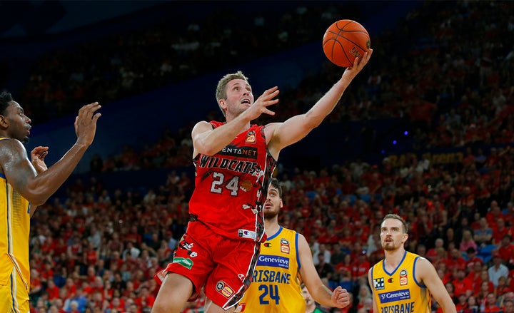 Wagstaff winds back the clock in bounce-back win