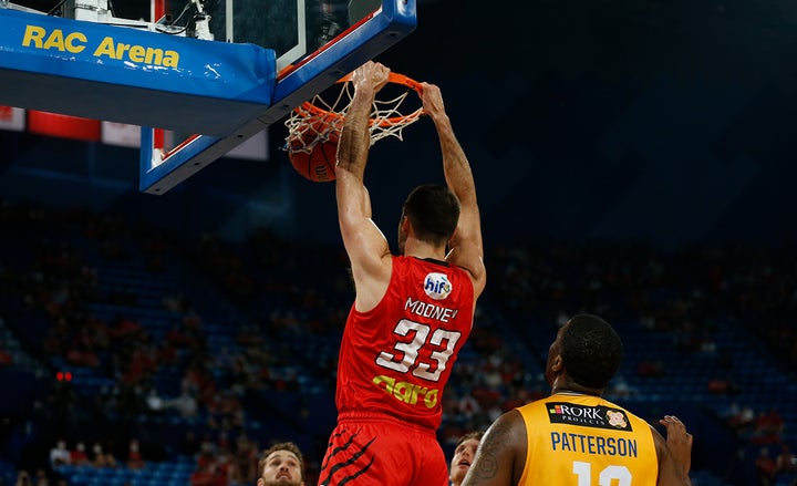 Wildcats bounce back with dominant effort on glass