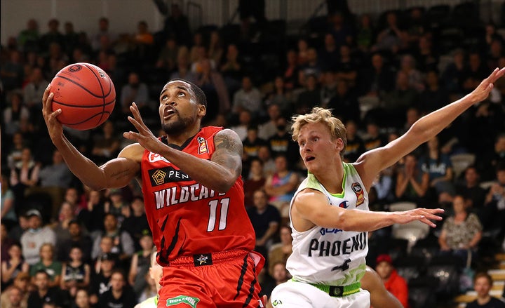 Wildcats survive Phoenix comeback