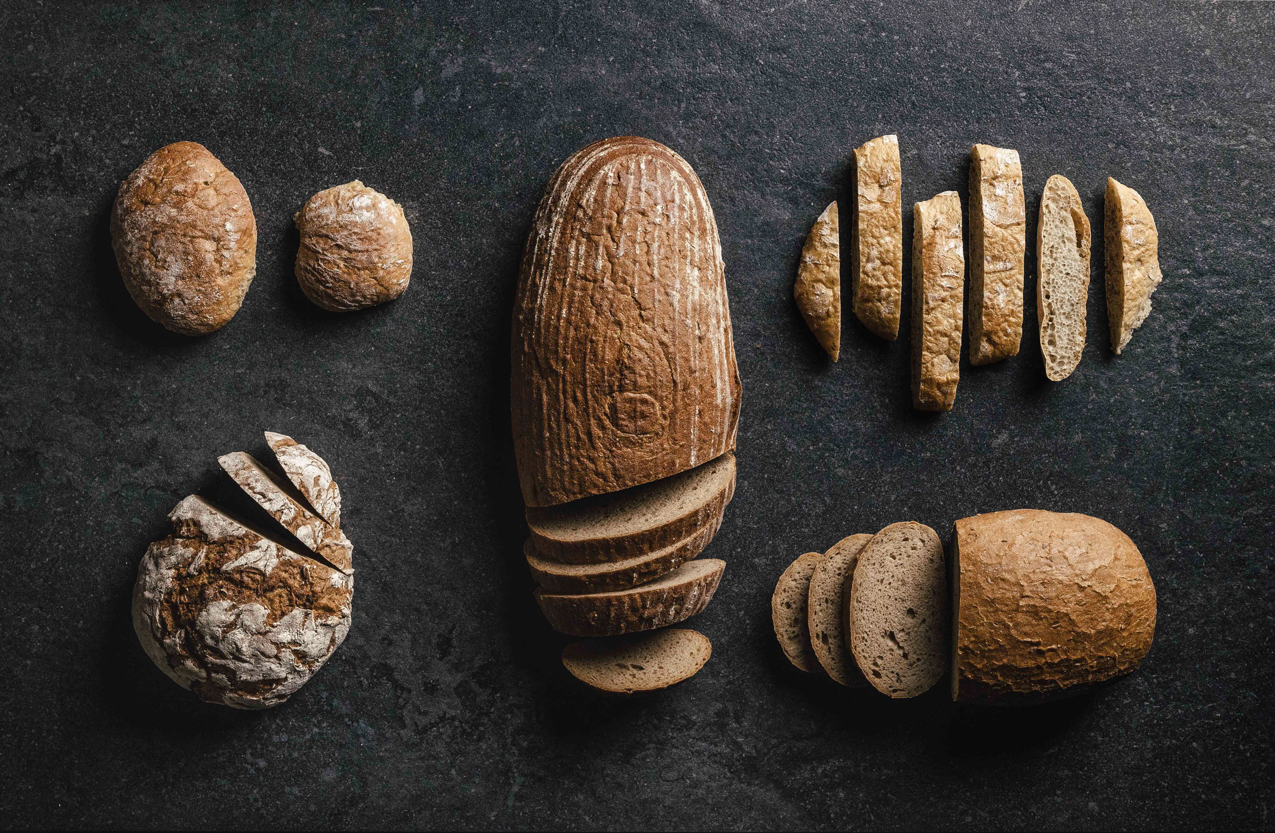 Frisch gebackenes Brot der Franziskaner Bäckerei in Bozen Südtirol