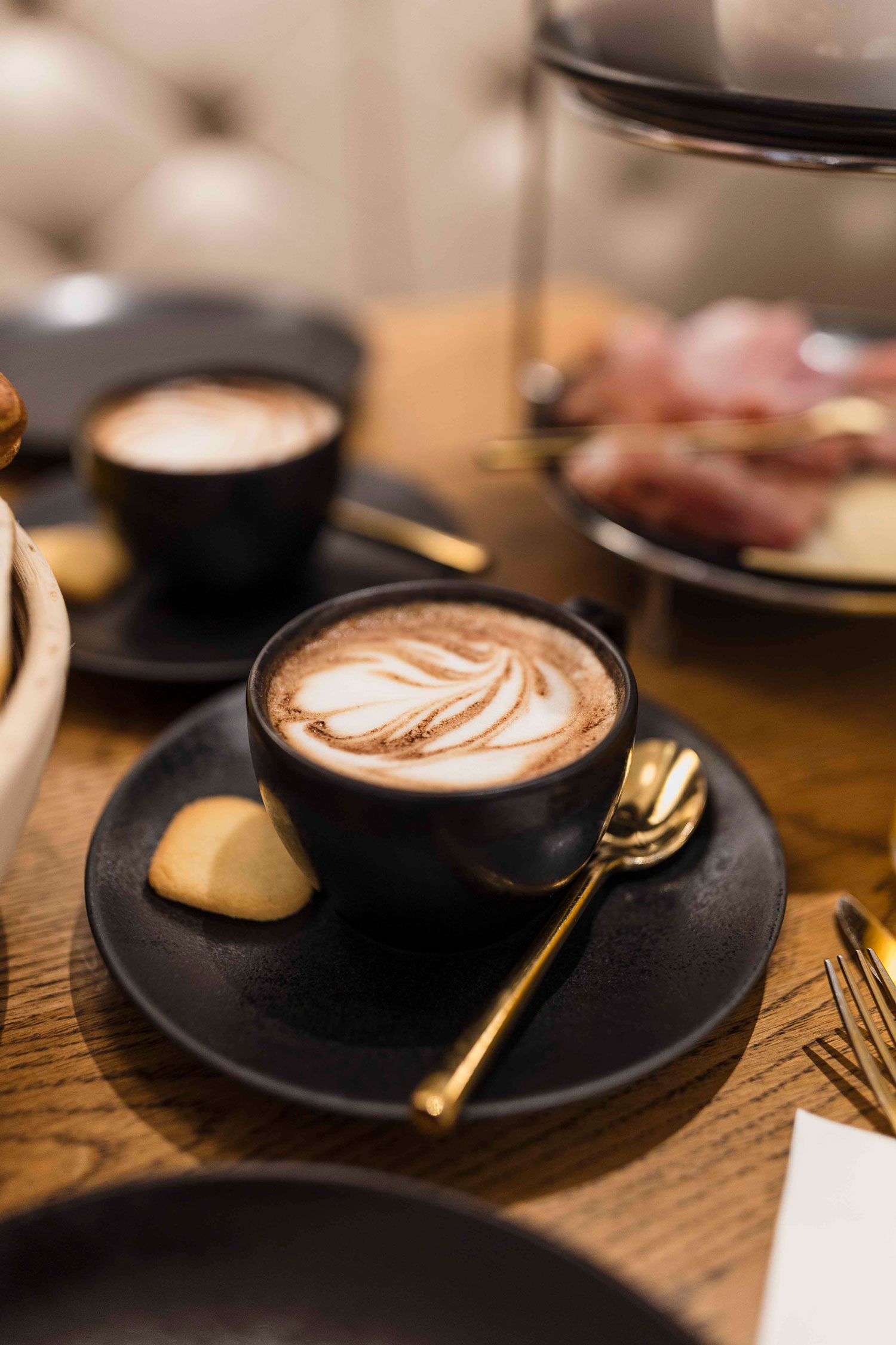 Kaffee trinken und Frühstücken in Bozen