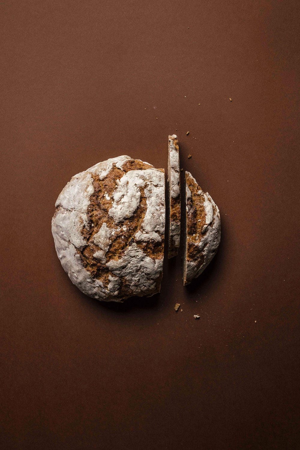 Traditionelle Bäckerei mit frischem Brot und regionalen Spezialitäten