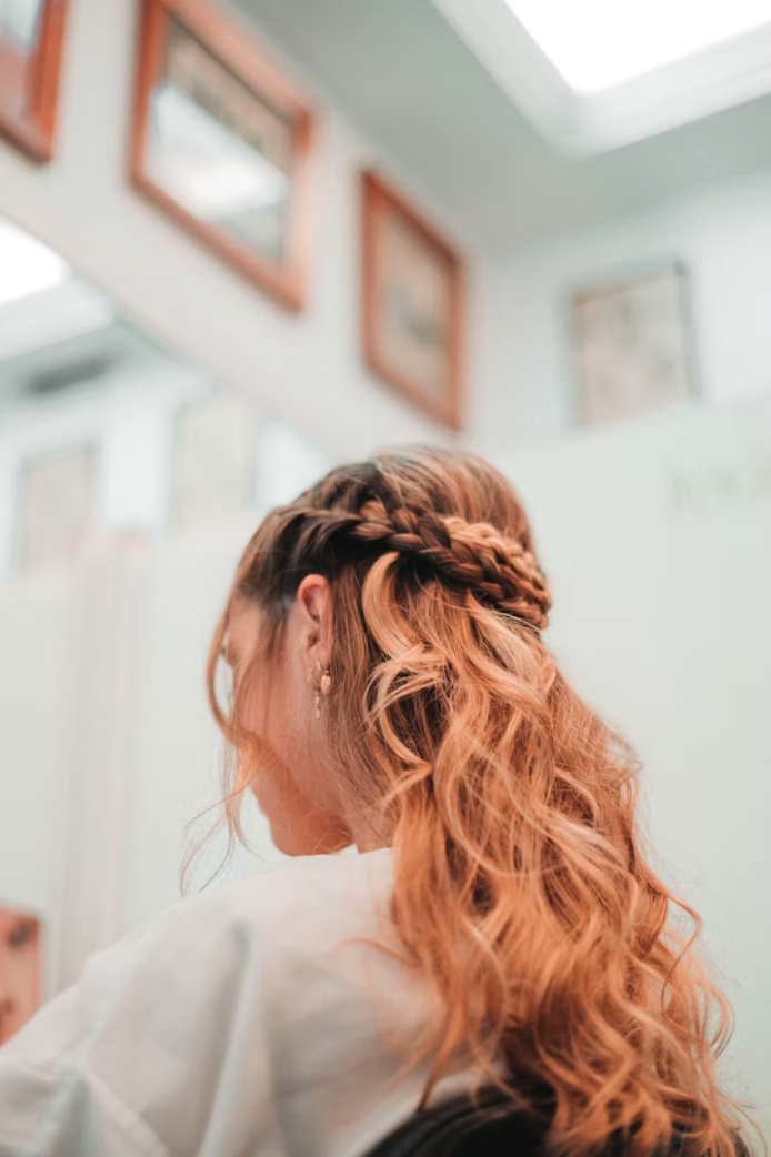 image showcasing a hairstyling tip