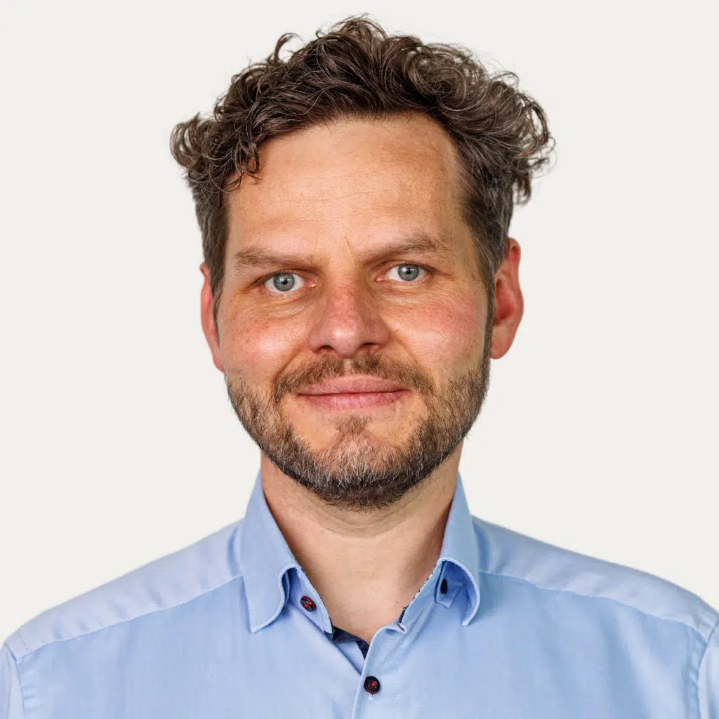 Dr. Simon Pfersdorf, CONTRACT