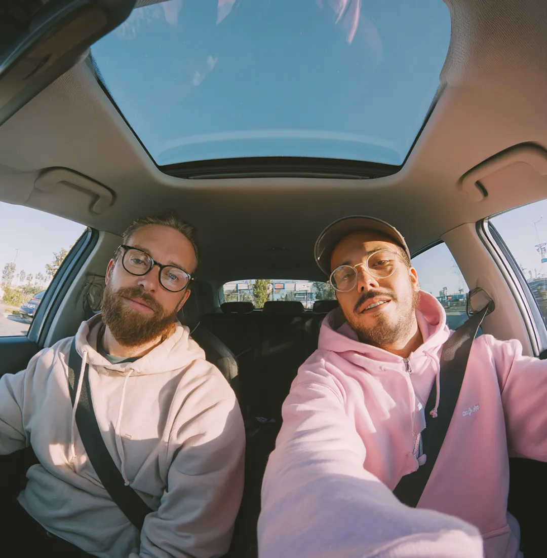 Imagen "Selfie" de dos personas en un auto