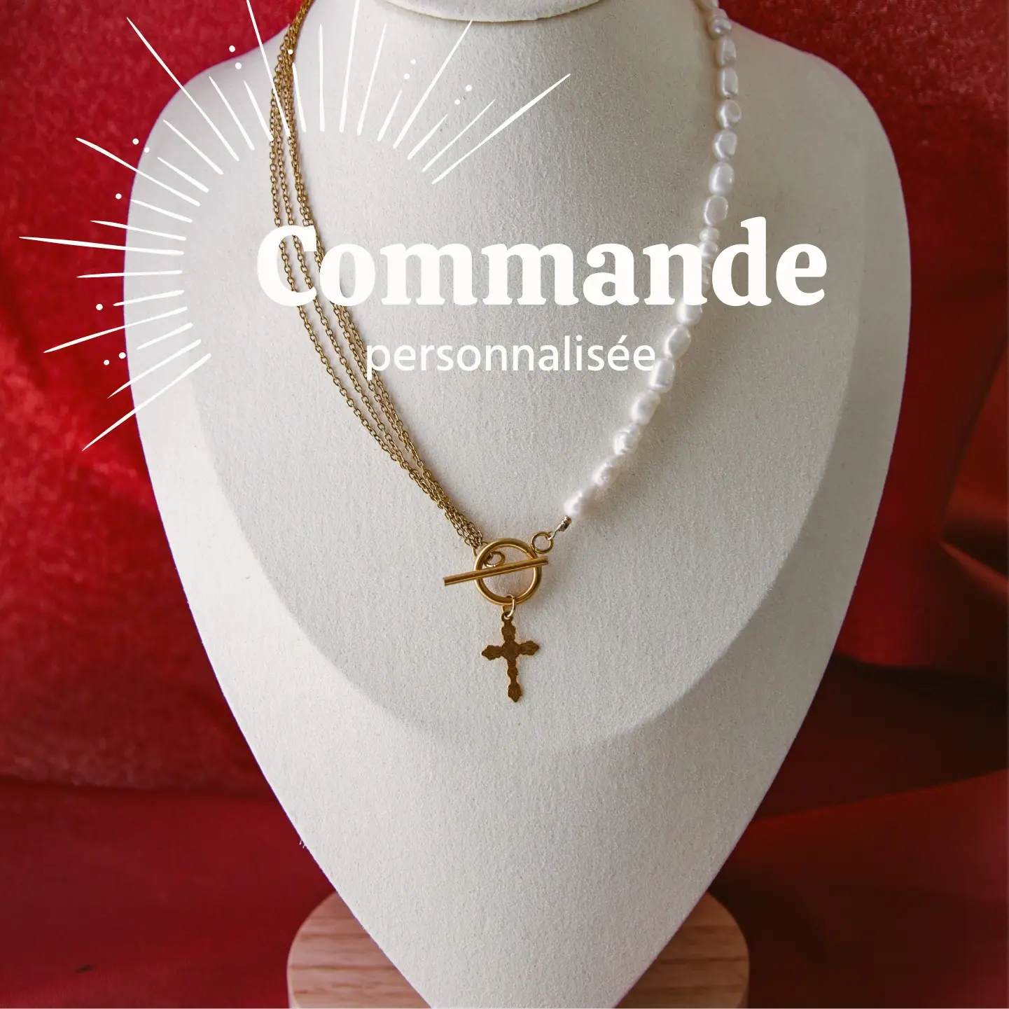 Exemple de commande personnalisée : un collier avec d'un côté du médaillon une chaine et de l'autre des perles