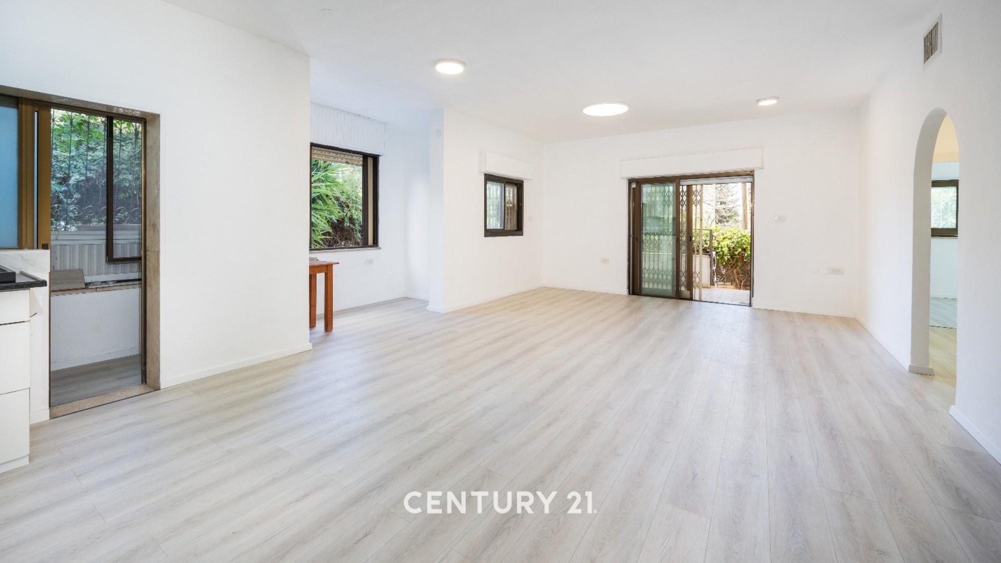 [background image] image of modern cityscape (for a consulting firm)