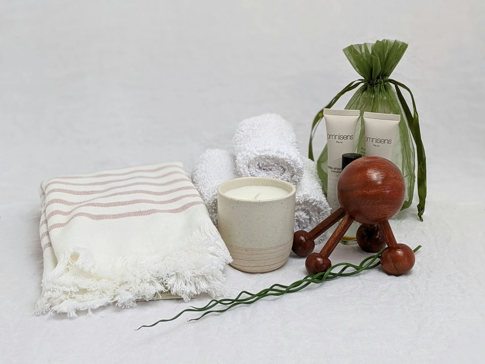 Relaxing massage therapy for women at Ethereal of Padma