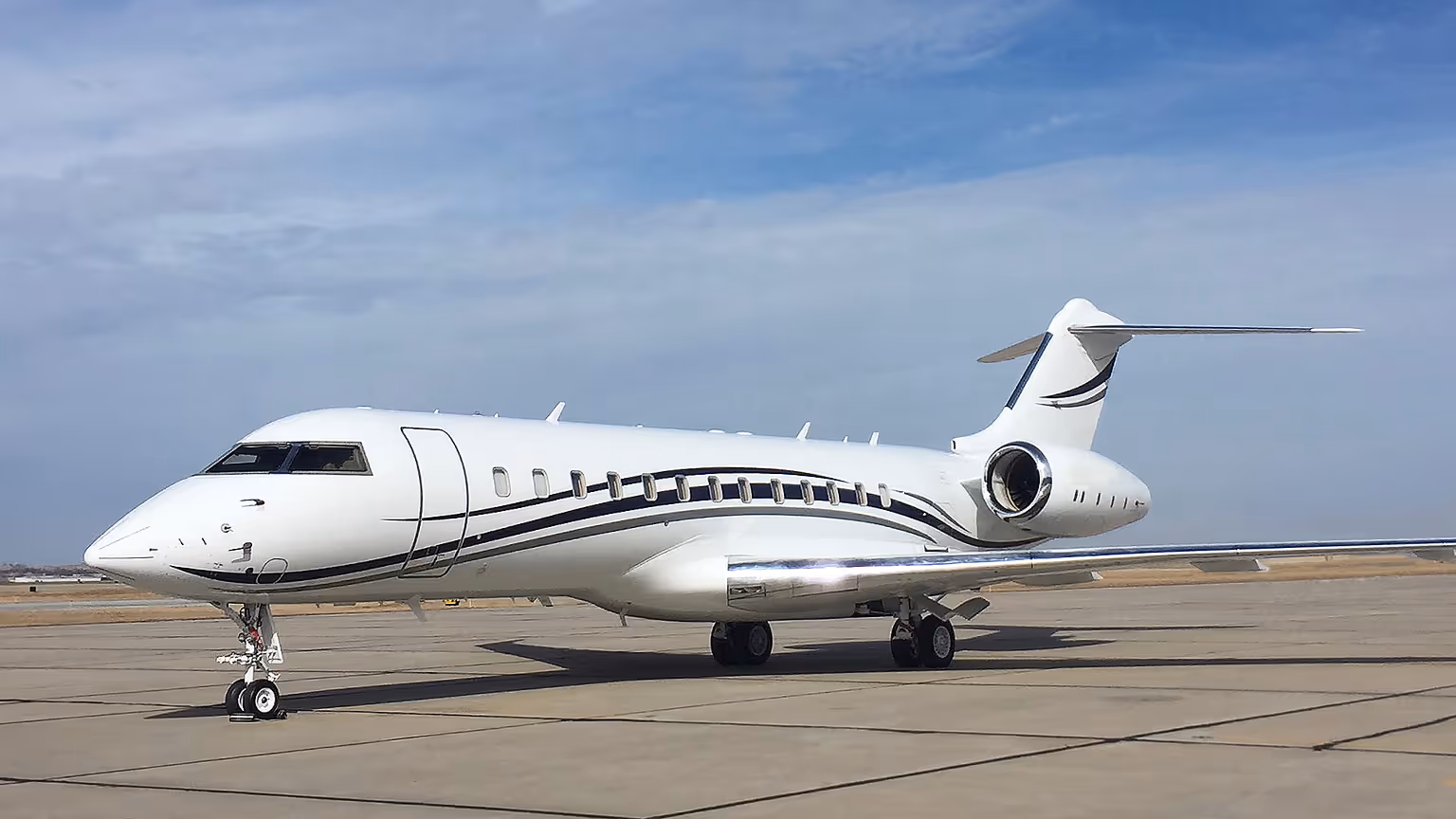 Global Express N68005 private jet exterior