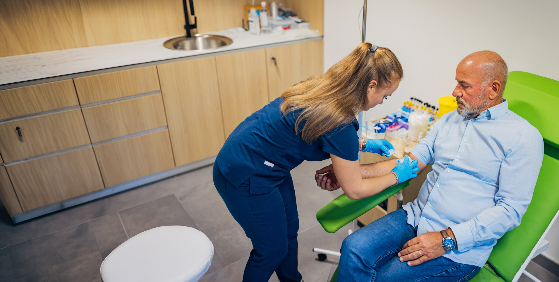 image of the clinic reception area (for a veterinary clinic)