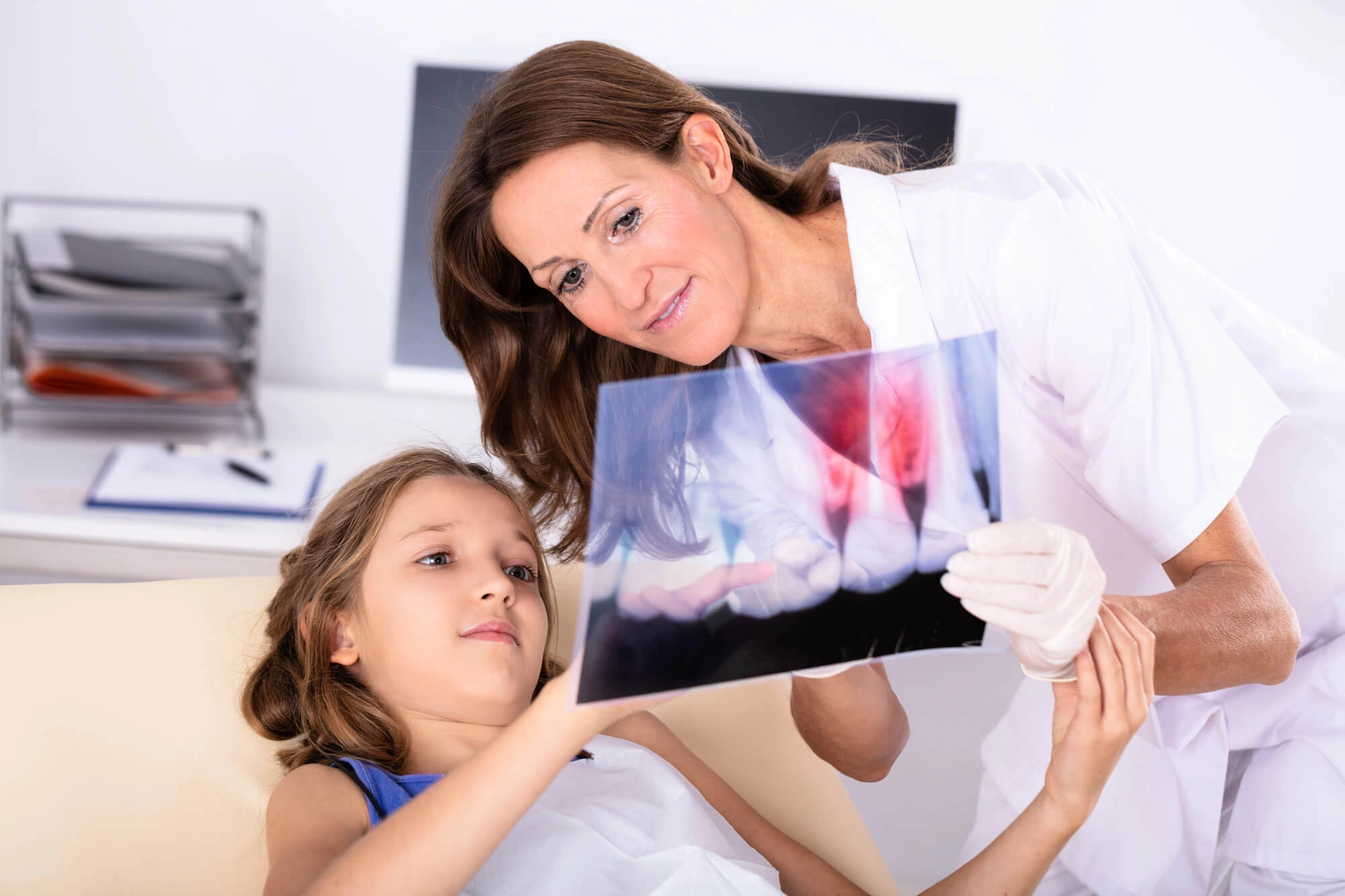 Girl and pediatric dentist in Randolph, NJ 