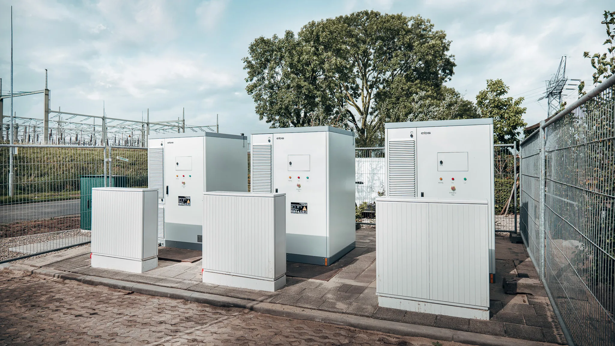 Speicherlösungen in einem Freigelände.