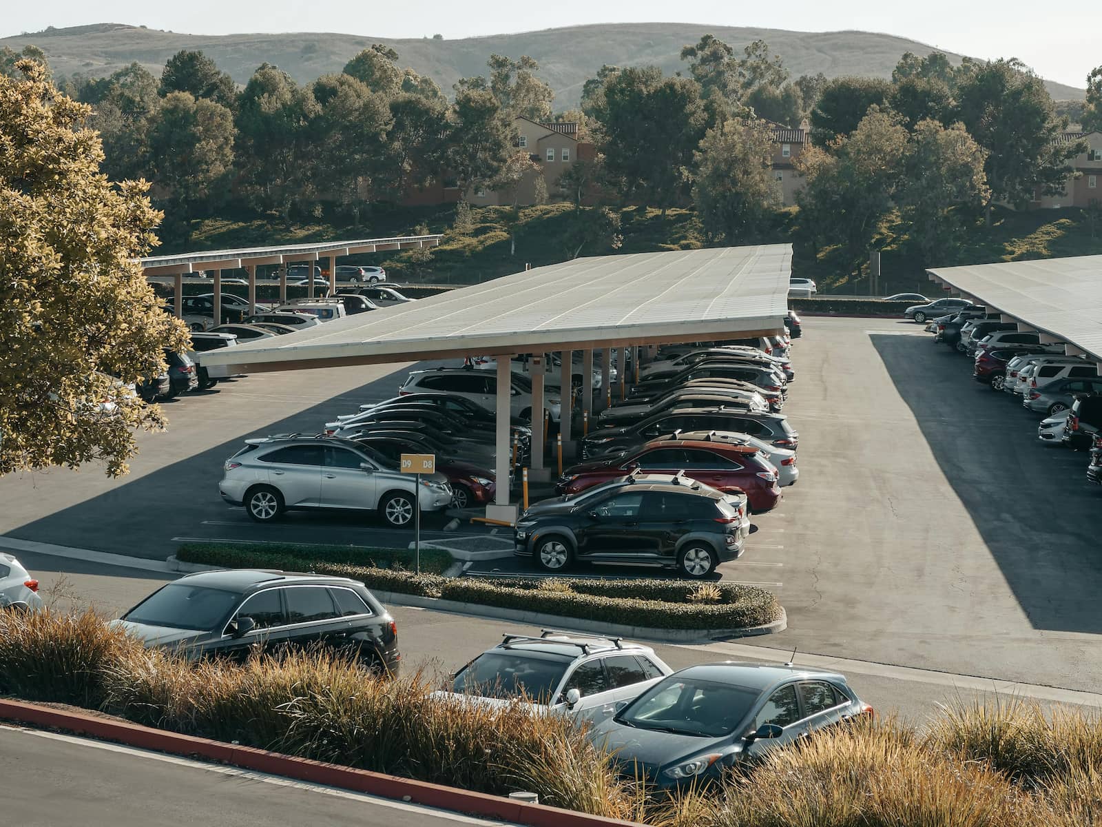 Überdachter Parkplatz