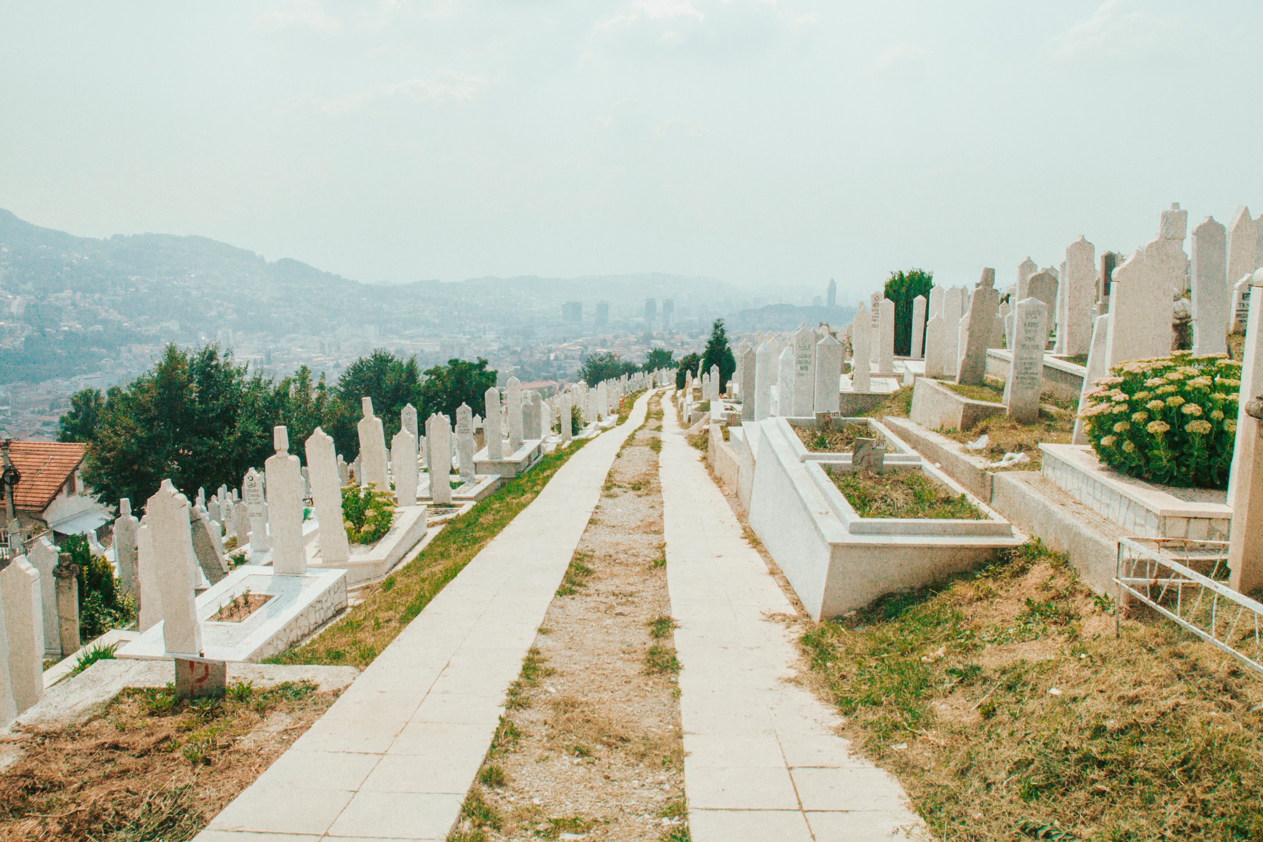 Tombe semplici ma adeguate ad uno stile