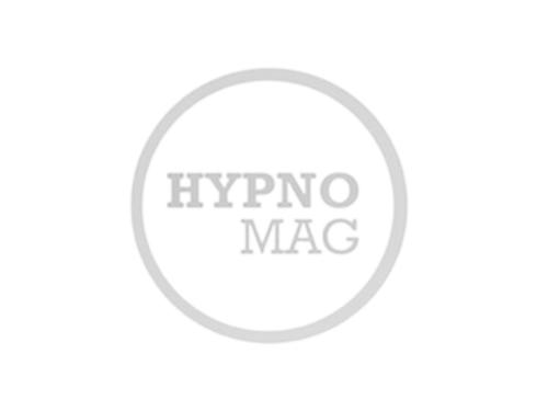 Graues kreisförmiges Logo mit dem Text 'HYPNO MAG' in der Mitte.