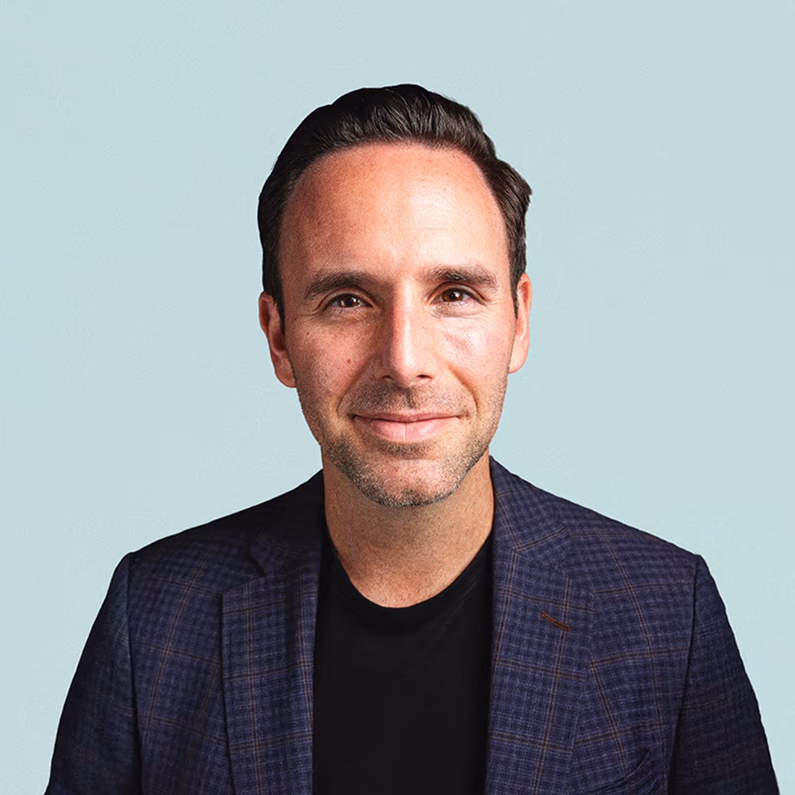 Portrait of Geoff Woods against a light background.