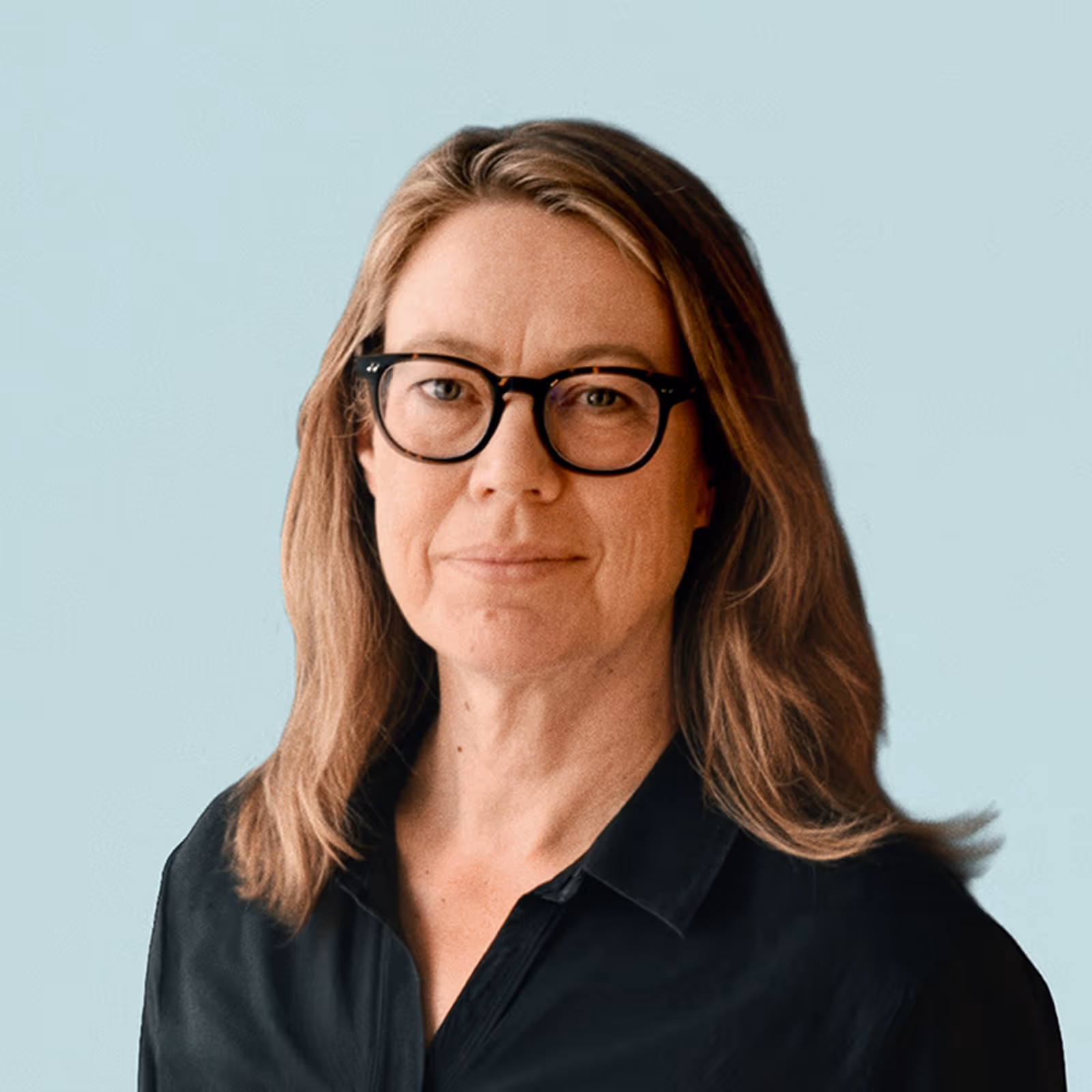 Portrait of Lesley Wilkinson against a light background.