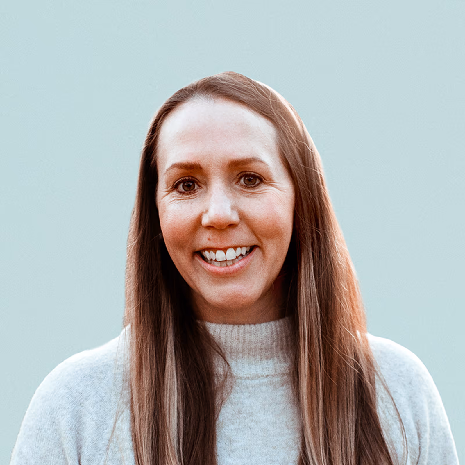 Portrait of Kelly Loewenstein against a light background.