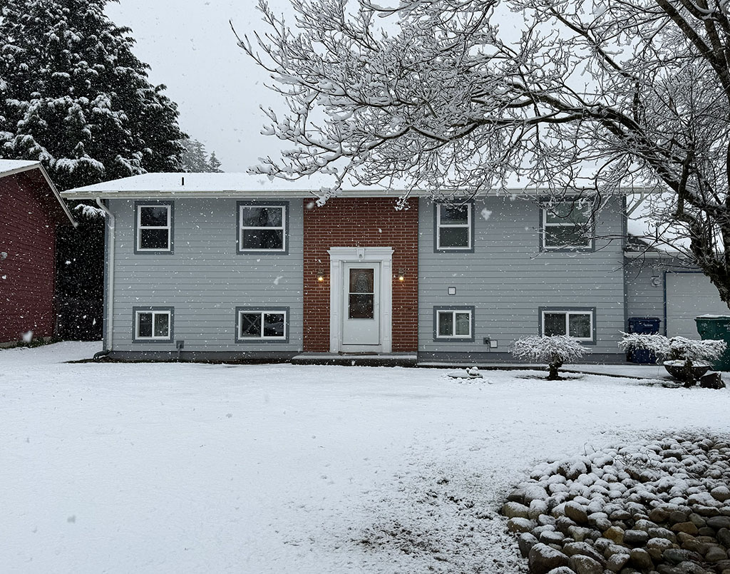front house gray lap siding