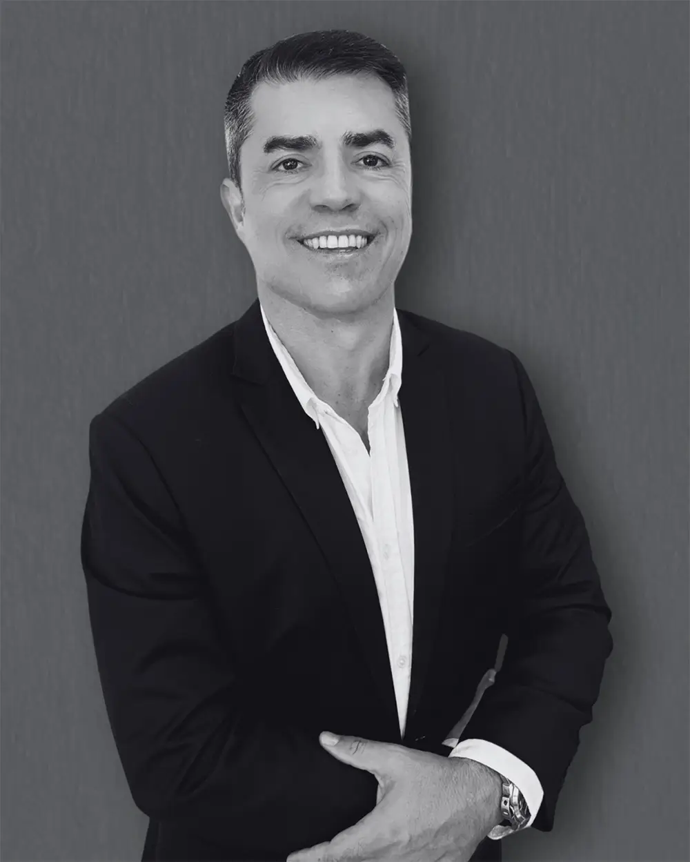 Partner at Alphabet Capital Group driving strategic real estate projects, with expertise in global investment, luxury, and digital commerce.