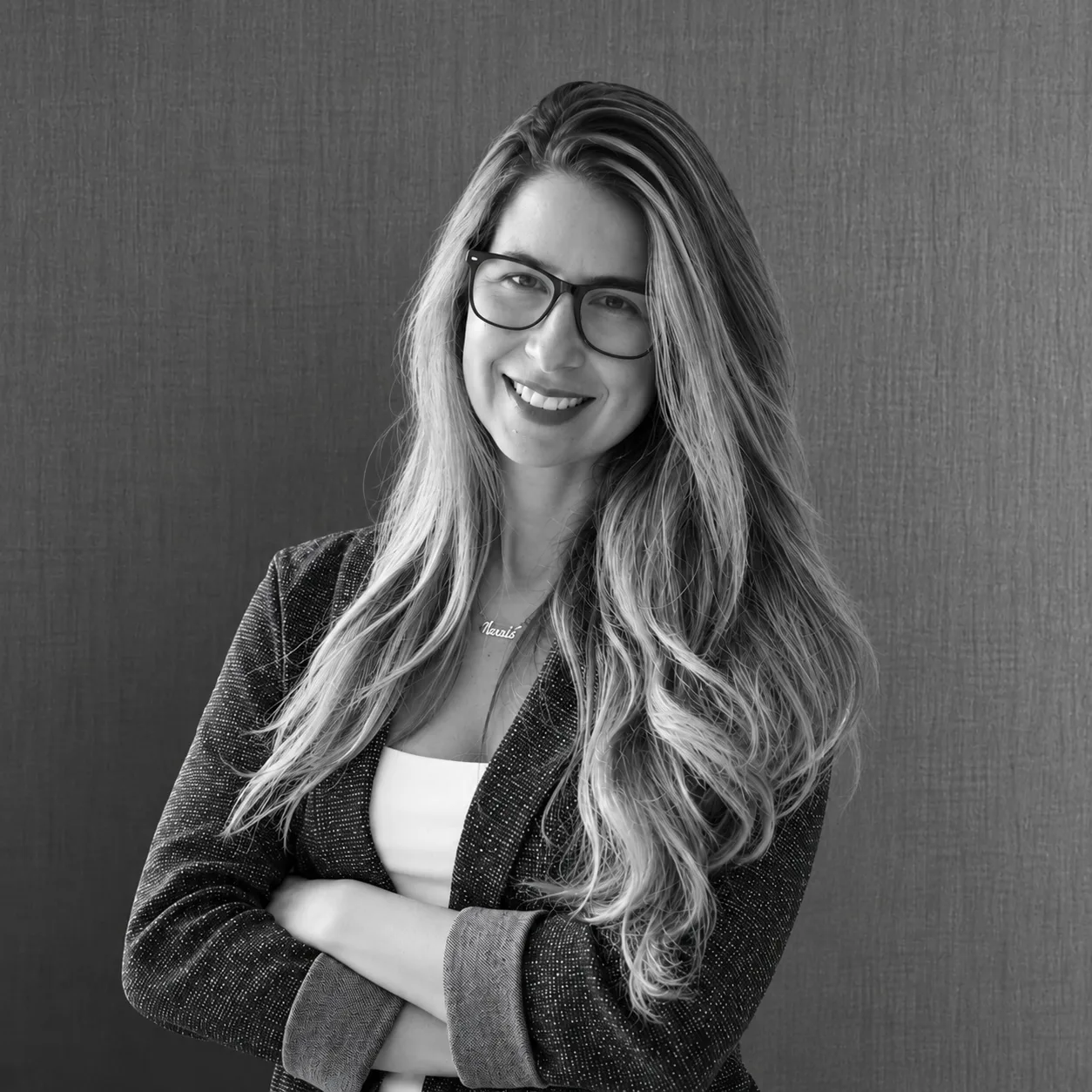 Marketing and negotiation professional with 15+ years of experience in growth strategy, digital marketing, social media, and content creation.