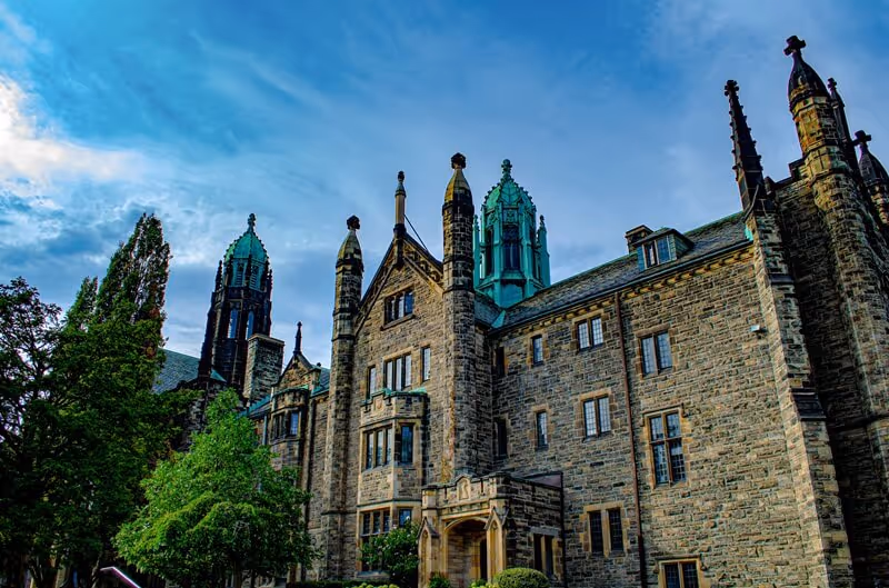 Our Guide to University of Toronto Summer Programs for High School Students - and Alternatives