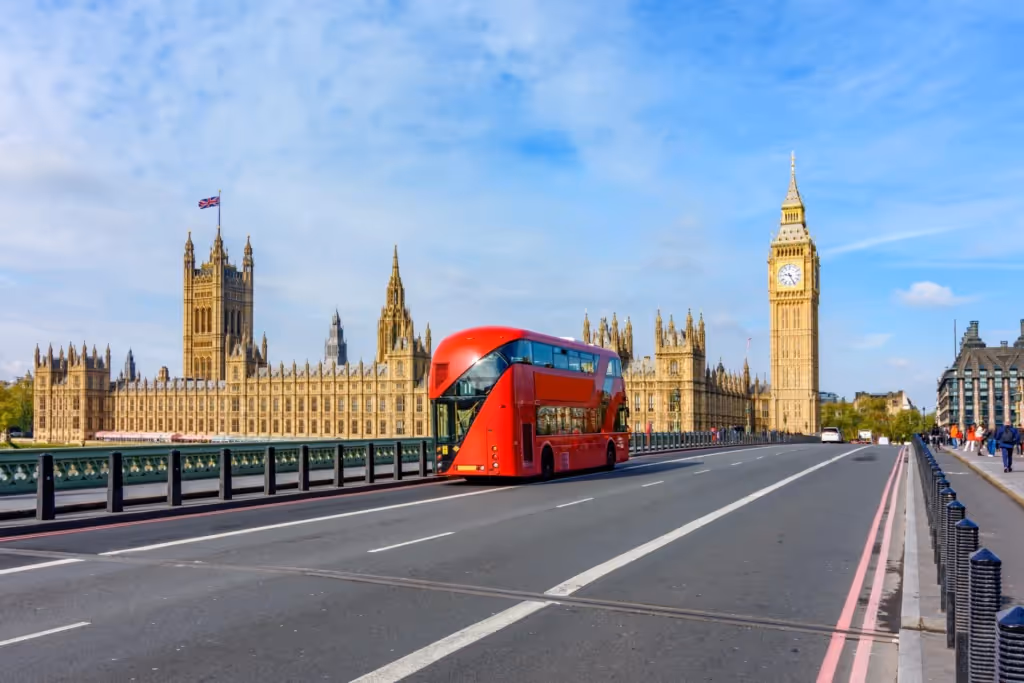 Economics Summer Programme London | Immerse Education