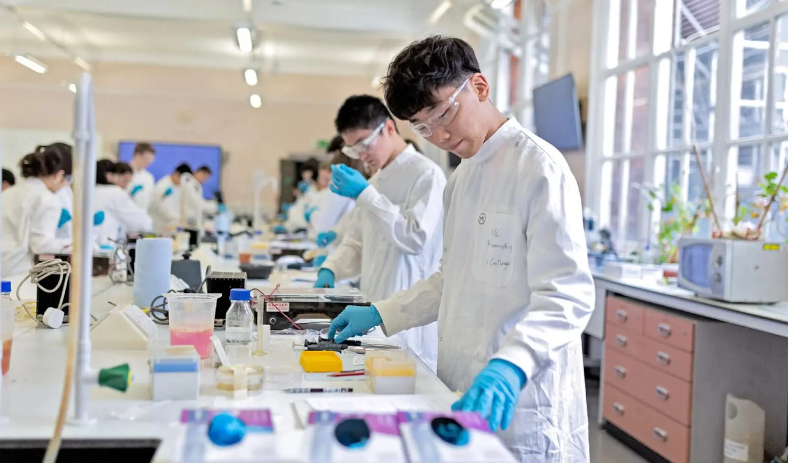 15 Internships for High School Students in London 3