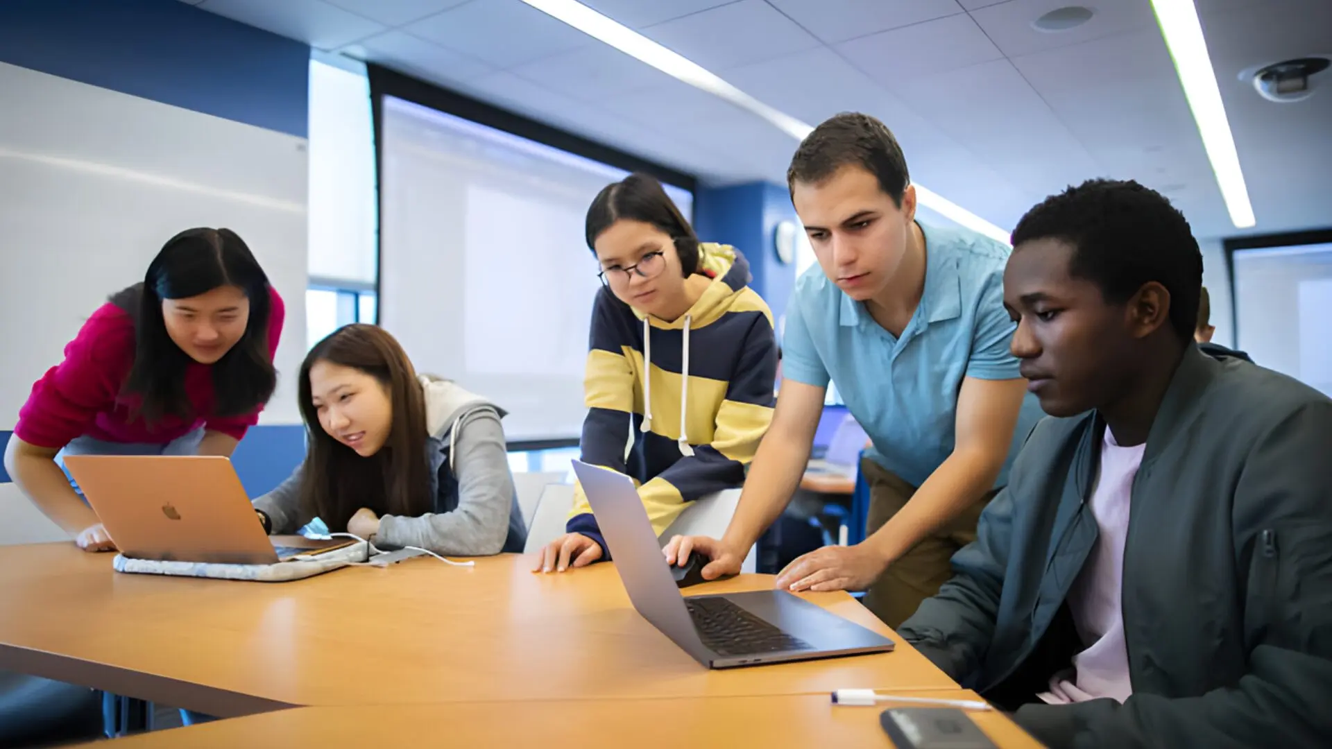 15 Social Sciences Summer Schools for High School Students 3