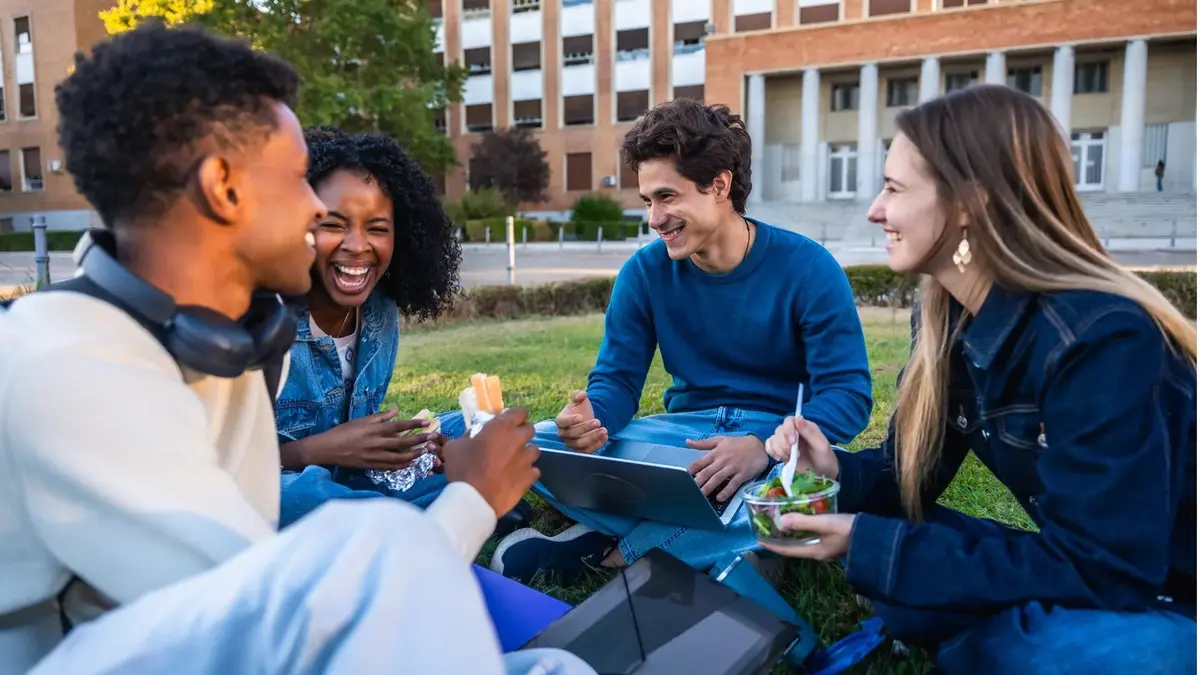 15 University Summer Programs in London for High School Students