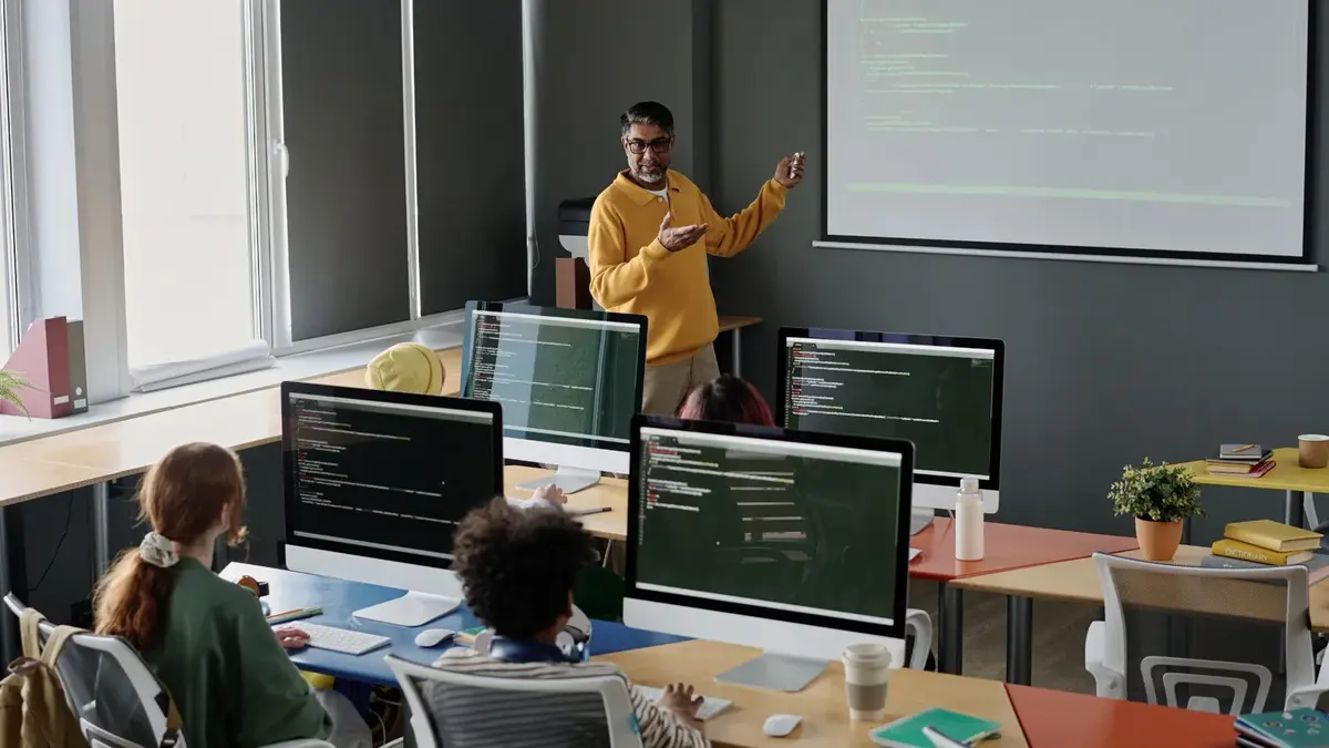 15 Tech Summer Programs in Europe for High School Students