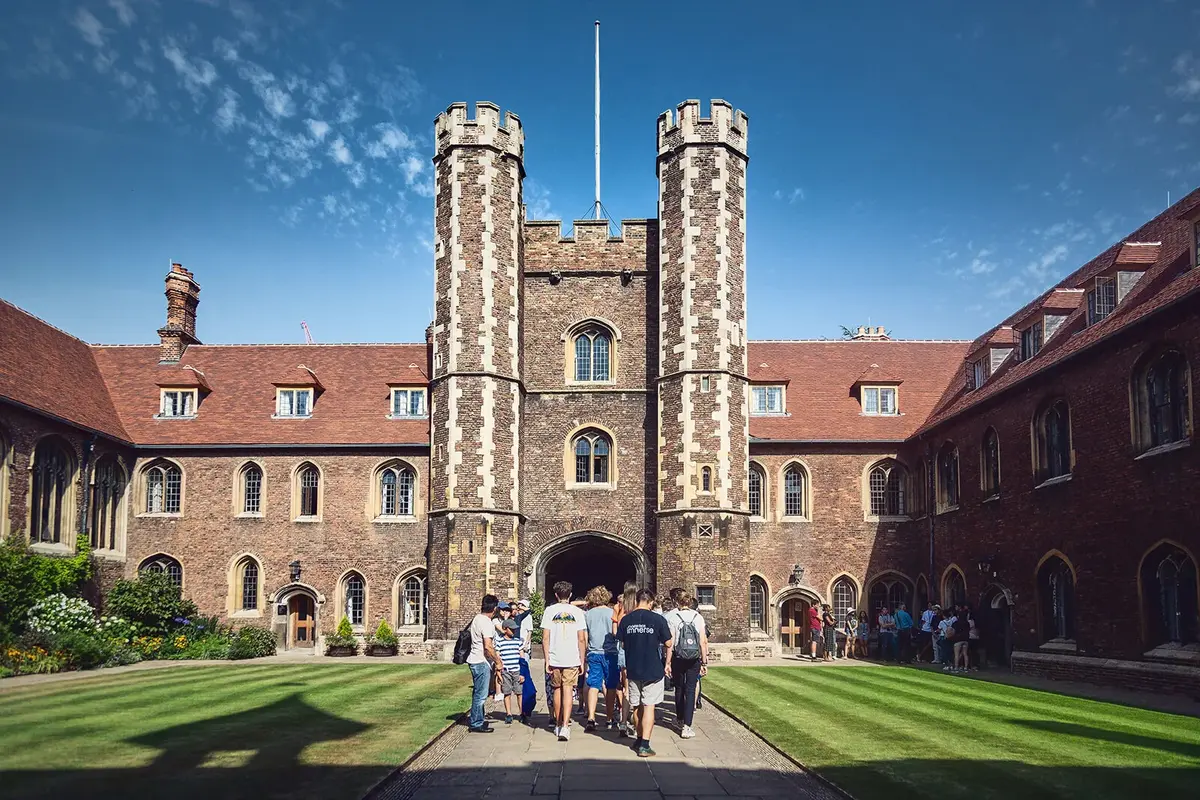 15 Summer Programs in the UK for High School Students