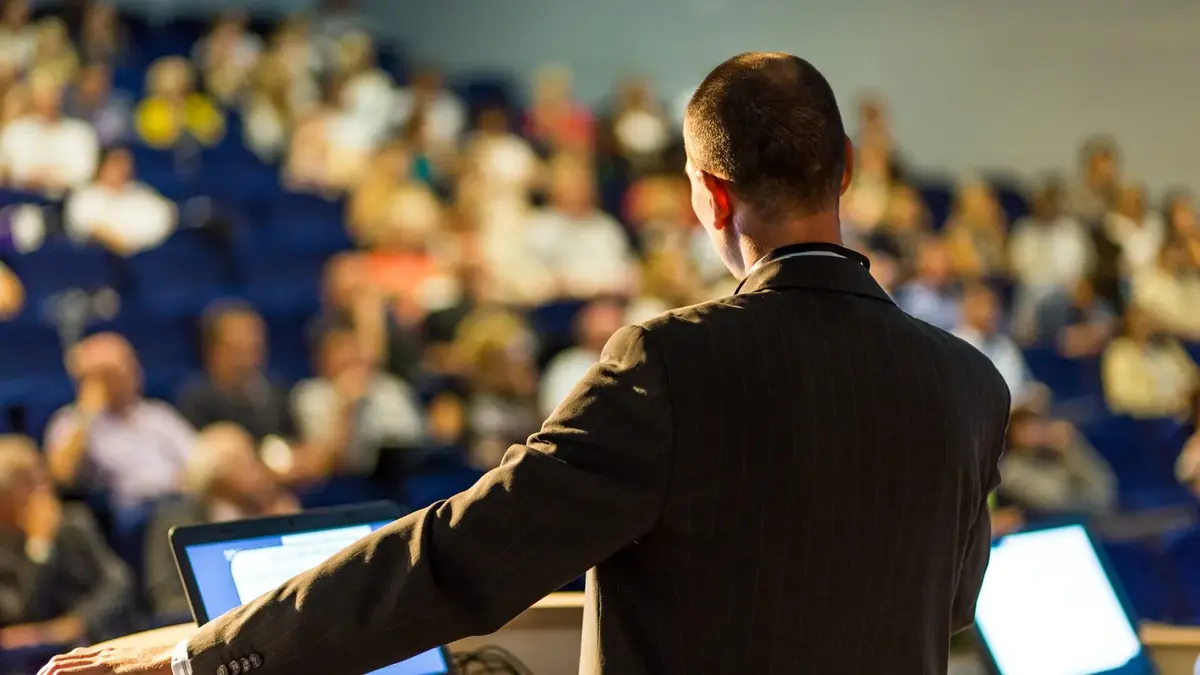 15 Public Speaking Programs for High School Students