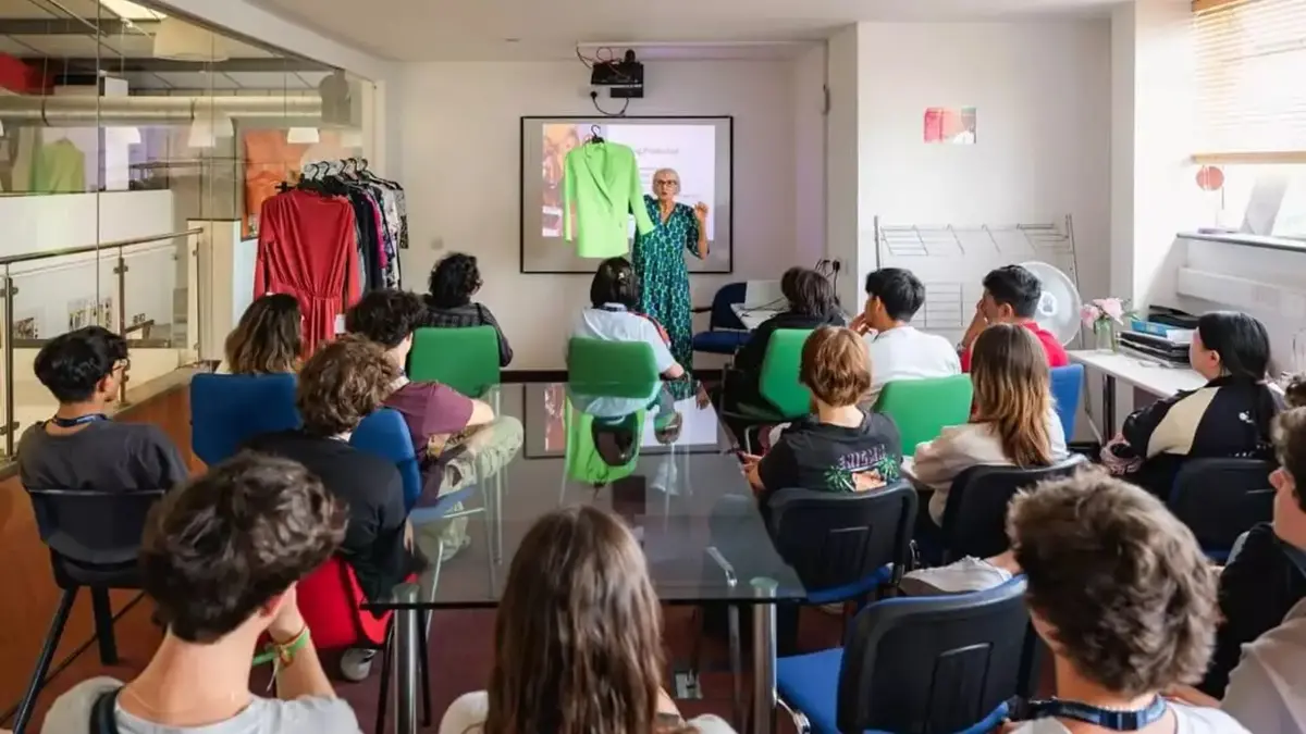 15 Fashion Internships in NYC for High School Students 1