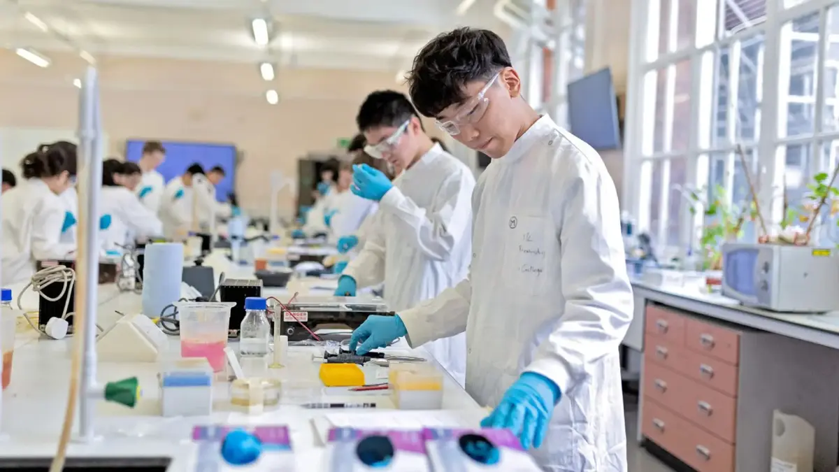 15 Physics Camps in the UK for High School Students 3